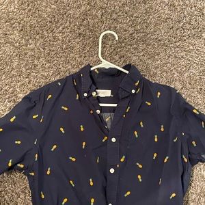 GAP standard fit pineapple polo shirt size medium